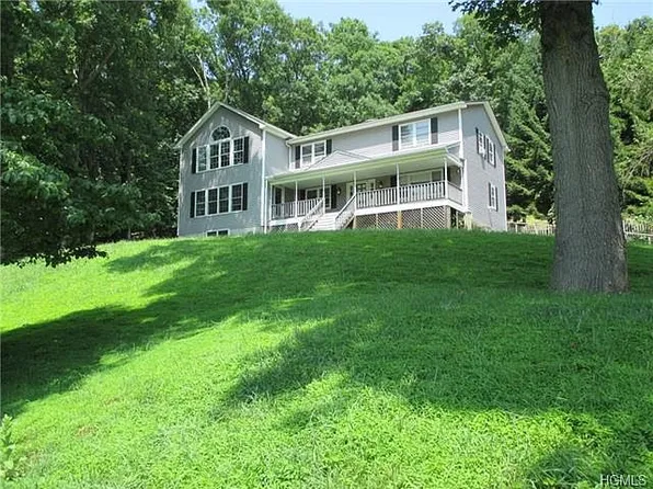 56 Hemlock Dr, Hopewell Junction, NY 12533