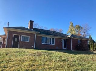 1930 Horse Shoe Dr, Vienna, VA 22182