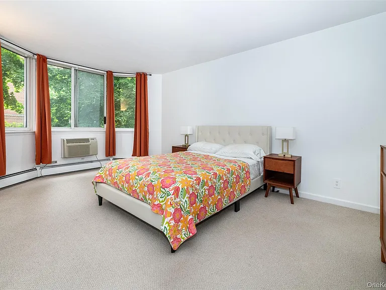14 Nosband Ave #2H — Photo 15