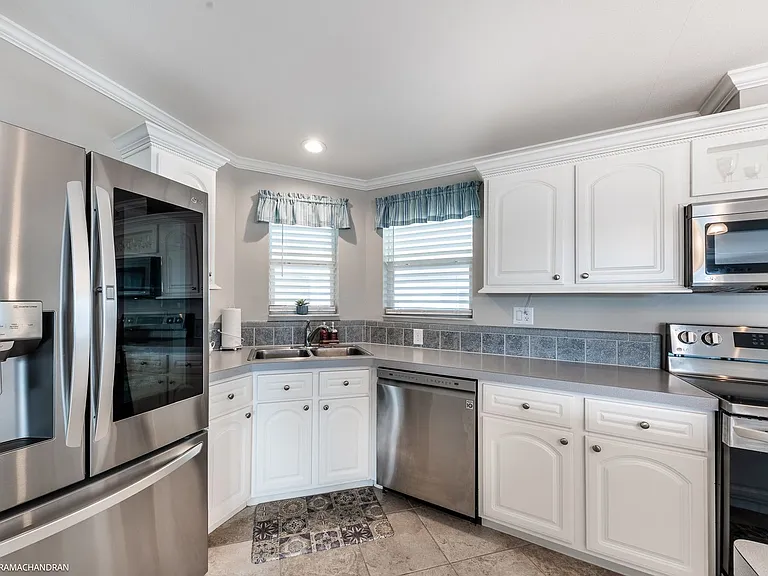 16 Freeman Ave — Photo 14