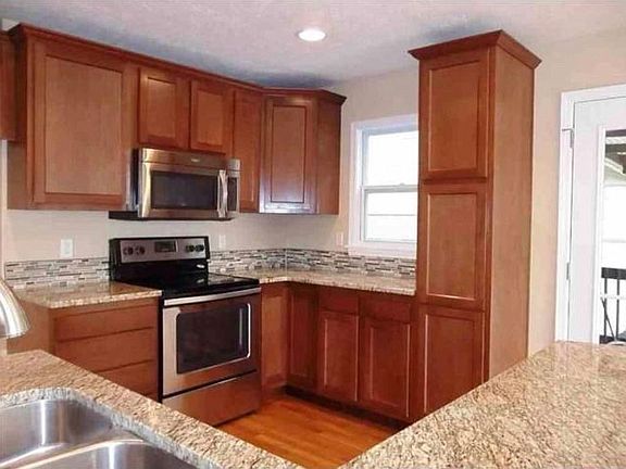 2nd image of 325 Britton Ln