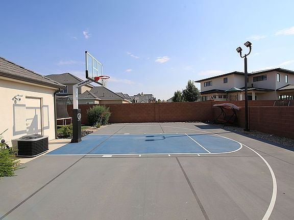 3rd image of 2384 E Horseman Park Dr