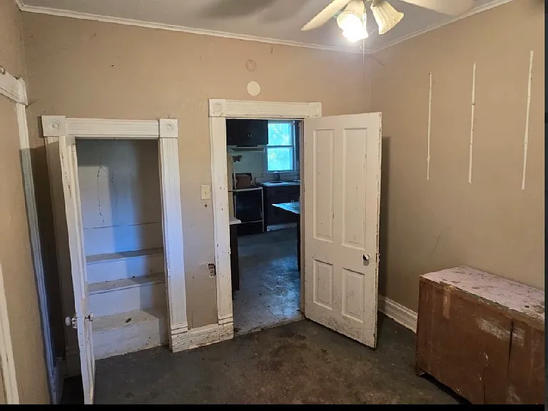 526 W Chandler St — Photo 6