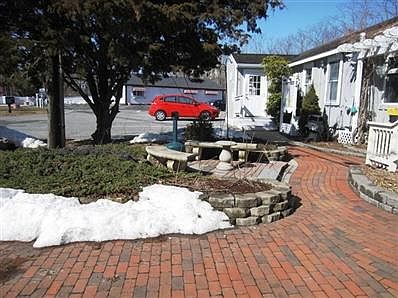 2nd image of 71 Tupper Rd