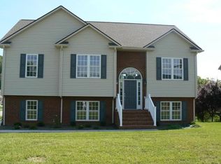 7948 Wood Haven Rd, Roanoke, VA 24019