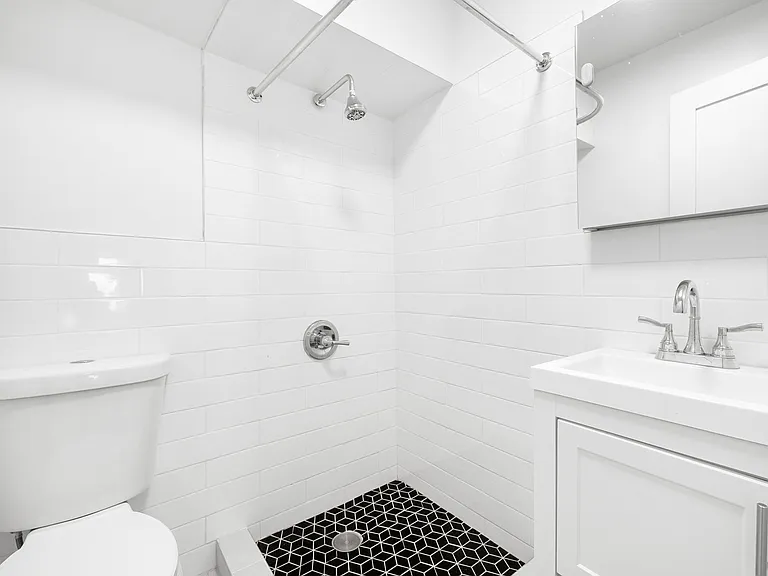 431 W 22nd St #1R — Photo 19