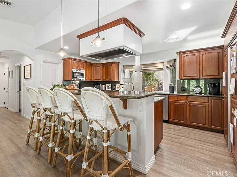 600 Cliff Dr — Photo 17
