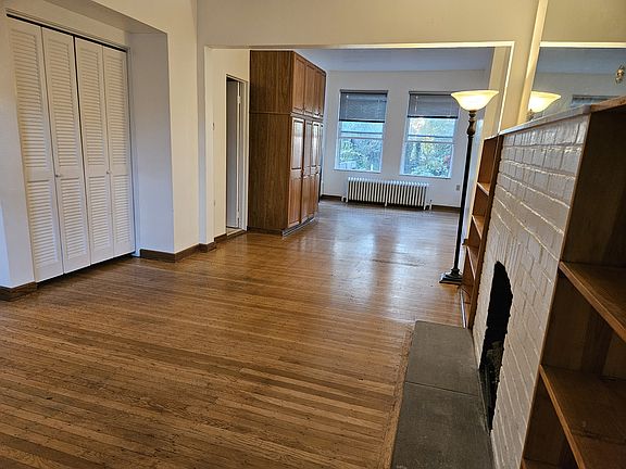 Open Floor Plan, built ins, decorative fireplace, hard wood floors, high ceilings.