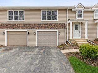 505 Hunters Way, Fox River Grove, IL 60021