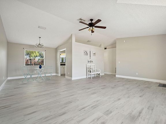 5th image of 826 SW Duncan Terrace
