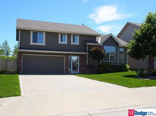 13809 Springview Dr, Papillion, NE 68133