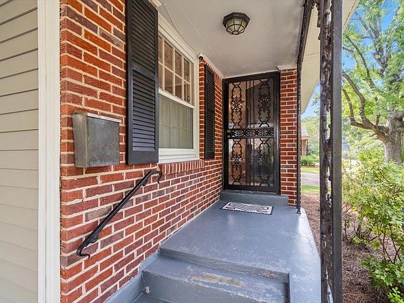 5th image of 2895 Walker Ave