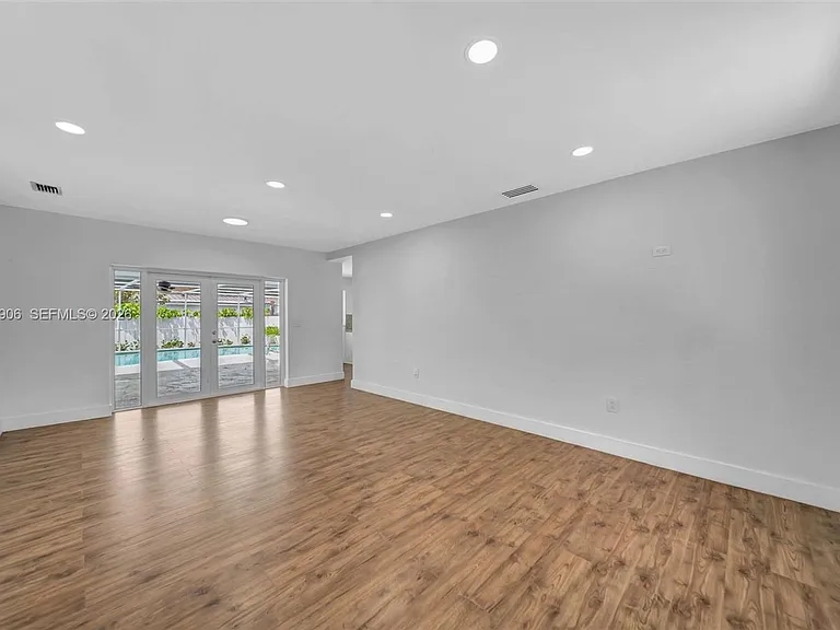 15010 NE 7th Ave #0 — Photo 25