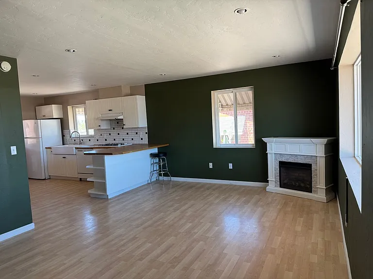 1608 E Copper St — Photo 3
