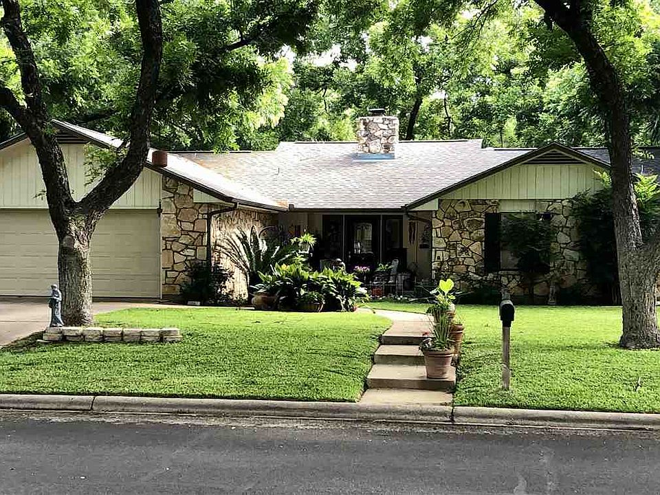 1st image of 302 San Saba St