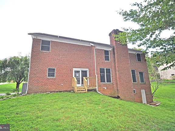 5th image of 818 Sidehill Dr