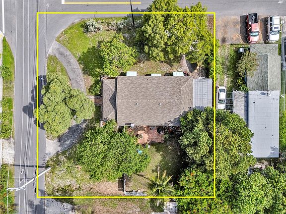 5th image of 803 NE 3rd Avenue