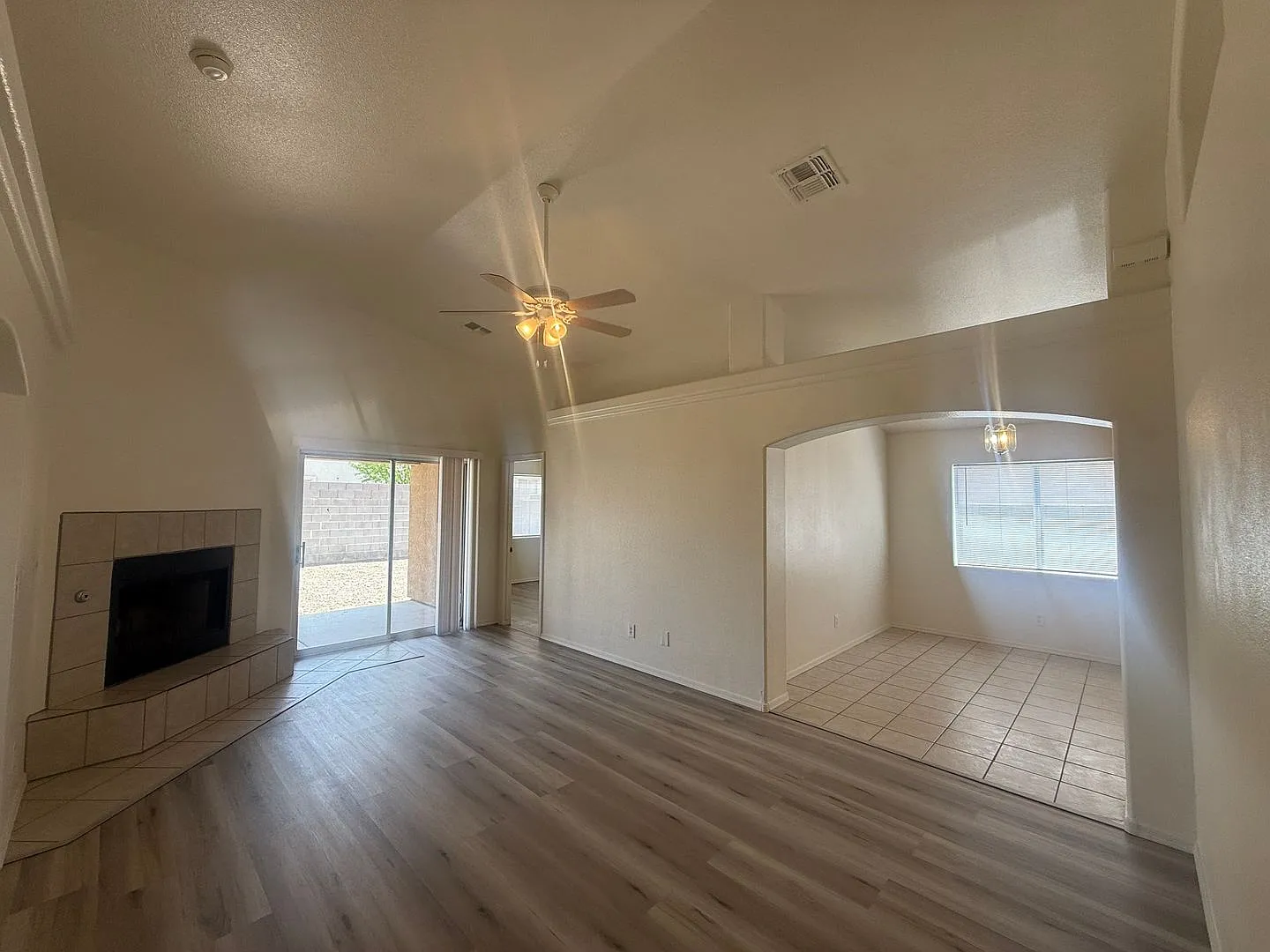 3 Bedroom 2 Bathroom Home — Photo 4