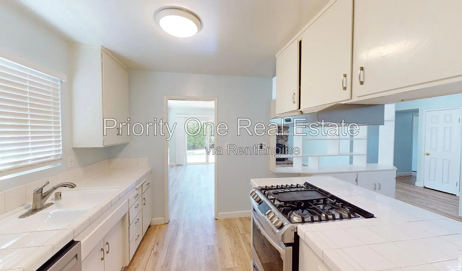 3 bed, 2.0 bath, 1551 sqft, $4,400 — Photo 4