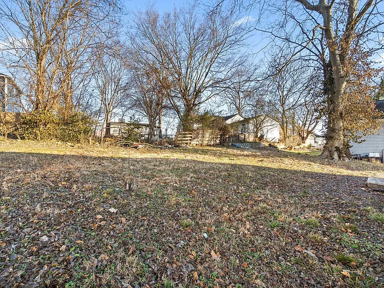 1139 Main St — Photo 15