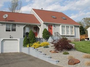 20 Greentree Cir, Springfield, MA 01118