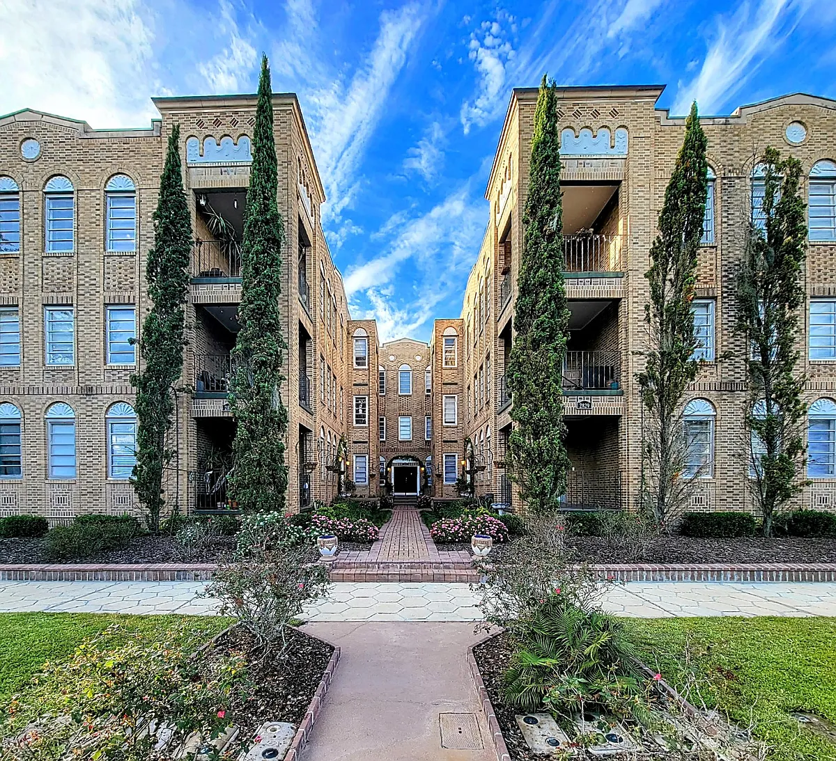 Building Photo - 2831 Herschel St #2