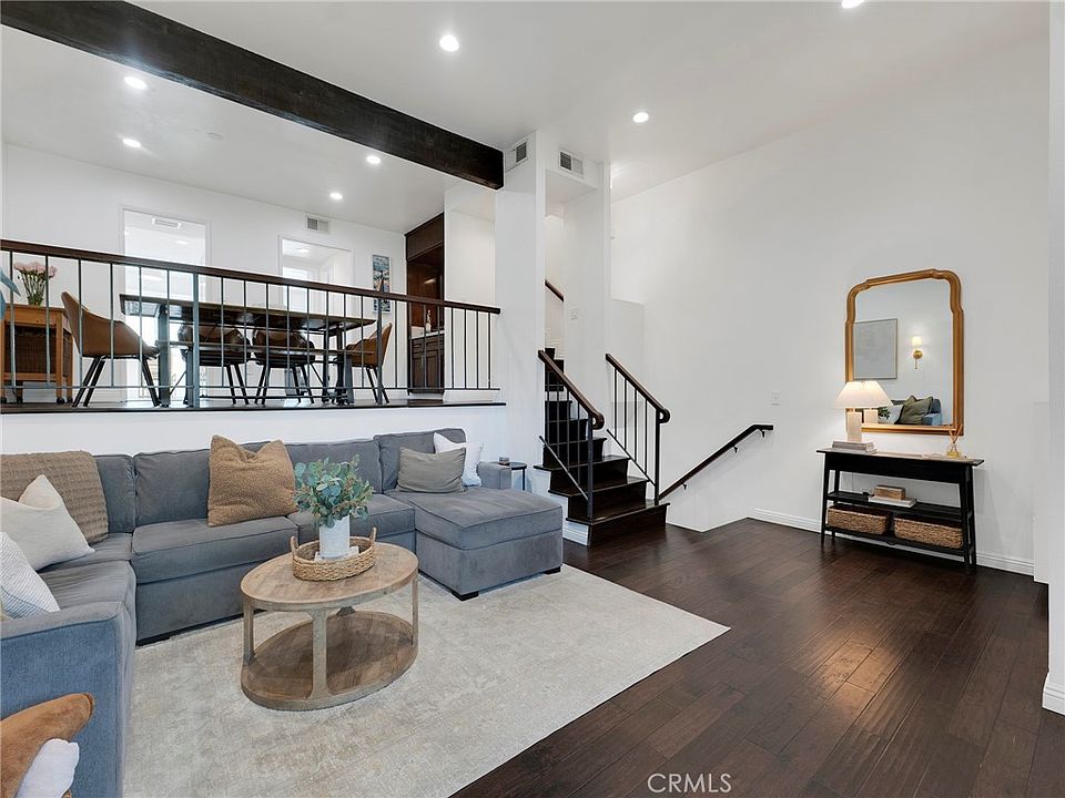 1st image of 11806 Moorpark C Studio Ctr