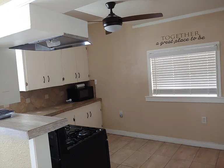 145 N Hackberry Ave — Photo 18