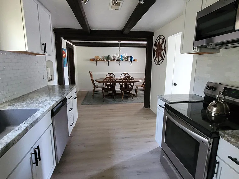 3090 Elmwood Dr — Photo 3