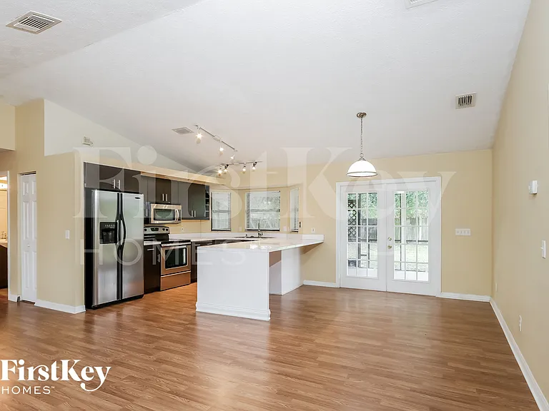 2078 SW Idaho Ln — Photo 5