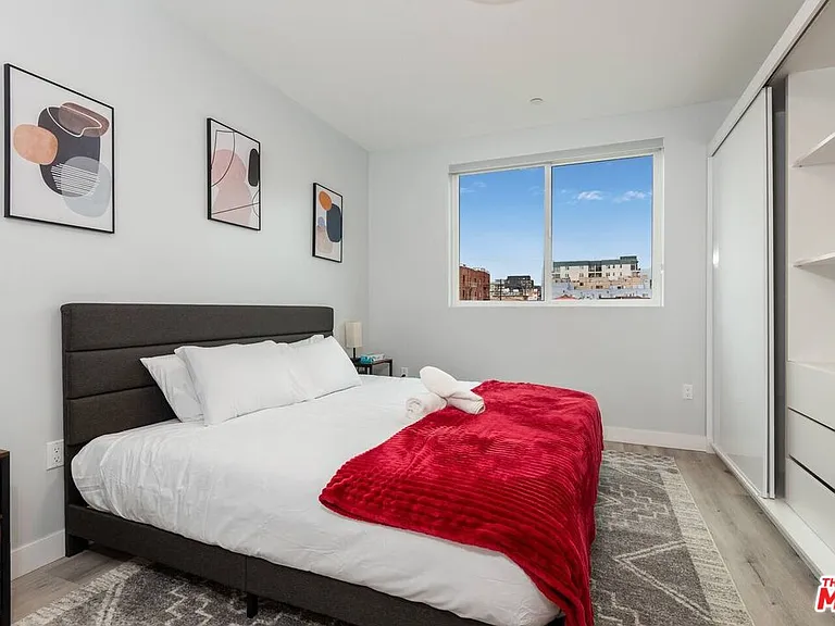 917 S Berendo St #303 — Photo 8
