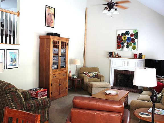 Family Room/Fireplace