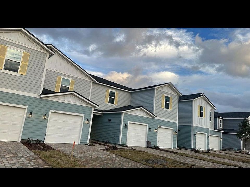 1st image of 372 Brandon Lake Dr