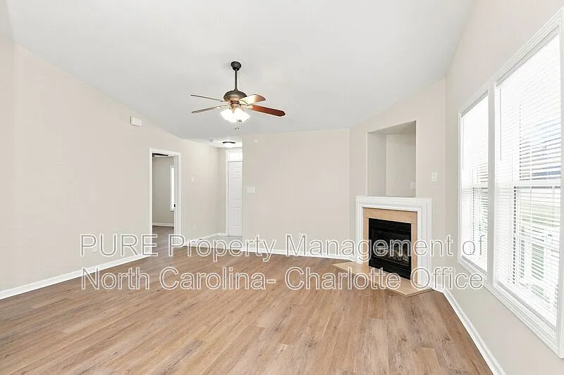3 bed, 2.0 bath, 1200 sqft, $1,795 — Photo 4