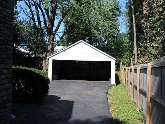 4th image of 1805 Carolyn Dr