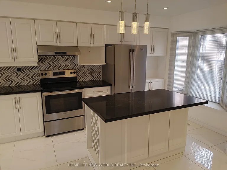50 Michener Cres — Photo 17