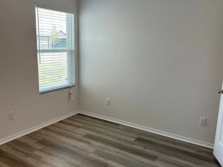 10316 Debbie Dr N — Photo 9