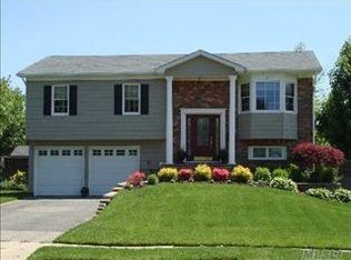 155 Fifty Acre Rd S, Smithtown, NY 11787