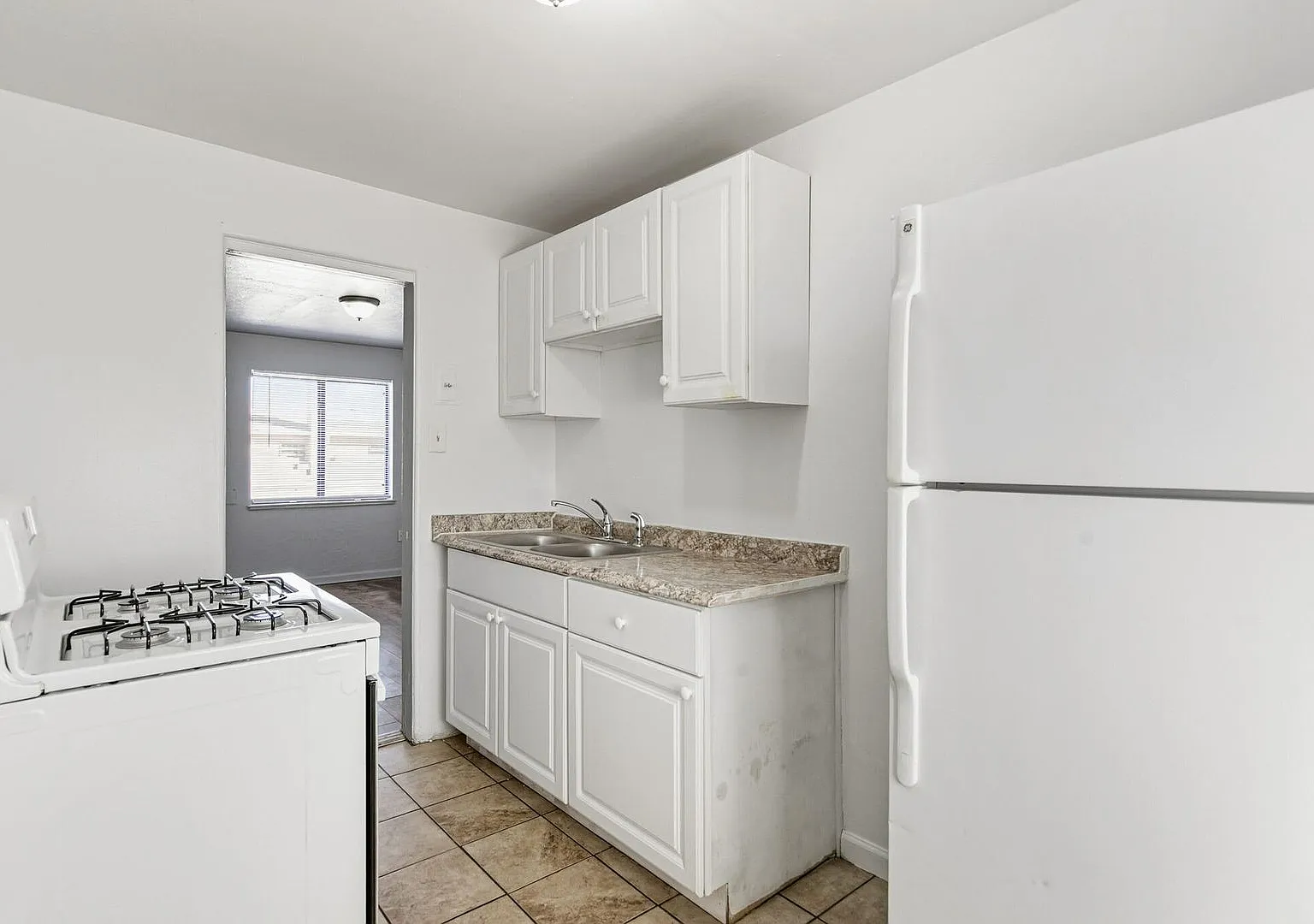One Bedroom One Bathroom in Heart of the East Colfax — Photo 3