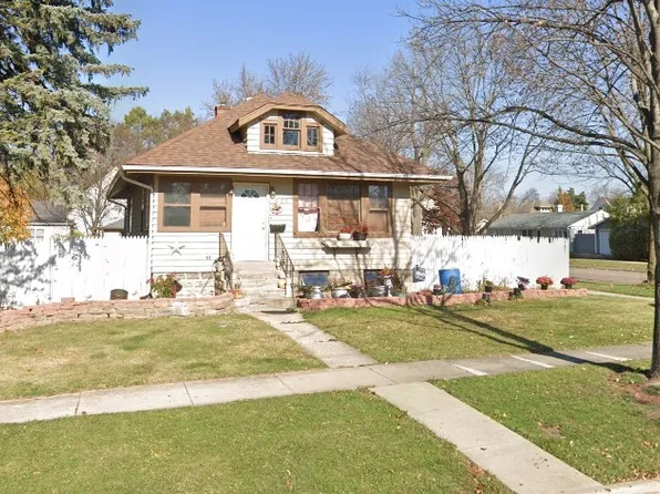 631 E Grand Lake Blvd, West Chicago, IL 60185
