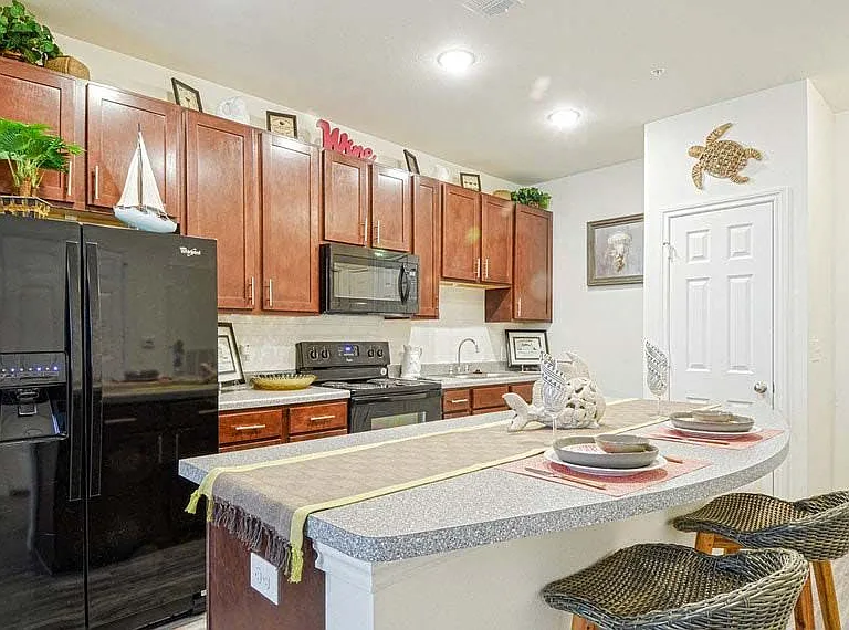 The Cove Apartments — Photo 2