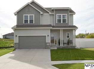 18113 Sage Cir, Omaha, NE 68136