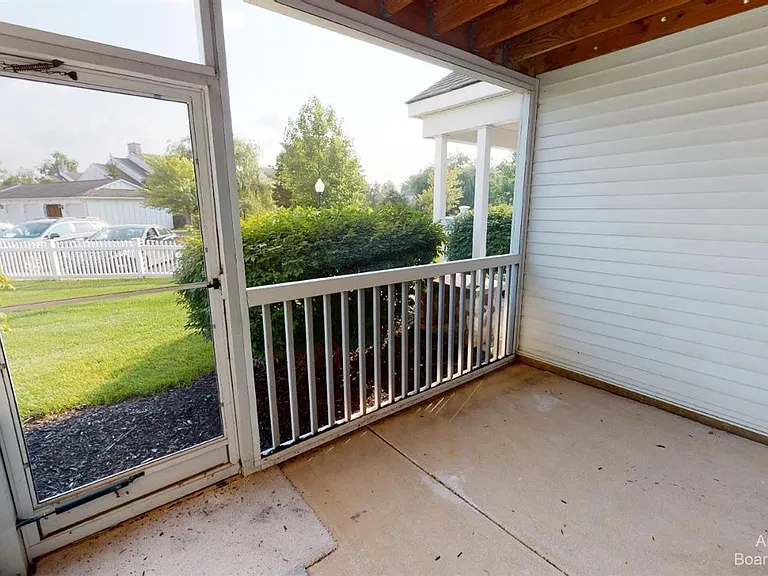 2666 S Knightsbridge Cir — Photo 16