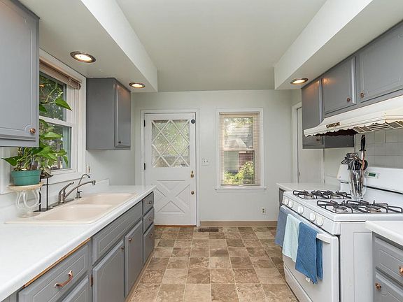 5th image of 5601 42nd Ave S