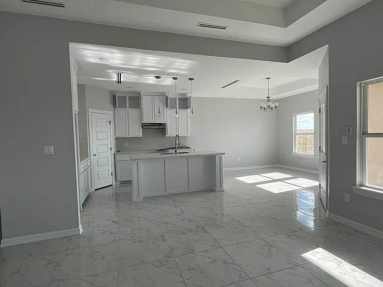 4822 Westgate Cir S — Photo 2