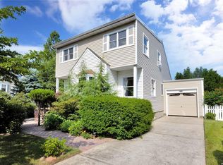 10 Ridge Rd, Farmingdale, NY 11735