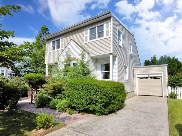 10 Ridge Road, Farmingdale, NY 11735