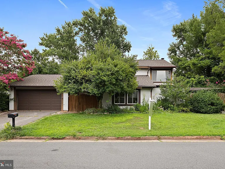 511 Avondale Dr — Photo 1