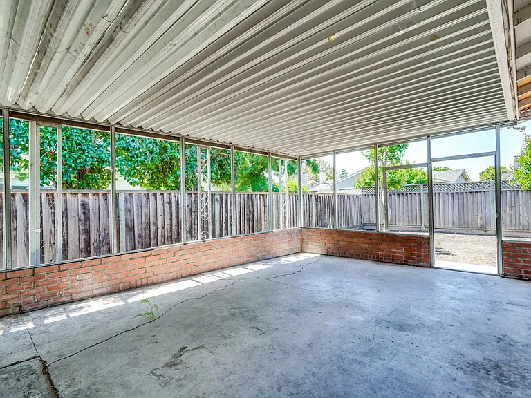 6063 Pineland Ave — Photo 47