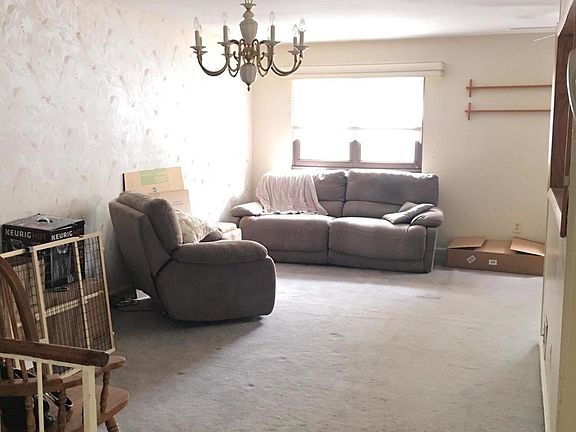 3rd image of 121 Mimosa Ln